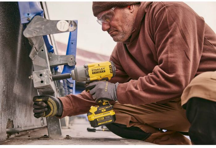 Гайковерт ударний акумуляторний STANLEY FATMAX SFMCF940M1