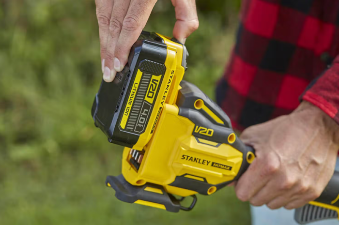 Акумуляторний набір STANLEY FATMAX V20: Безщіткова газонокосарка SFMCMW2651 та Професійний тример SFMCSTB933 + 2 АКБ 4 А+ЗП